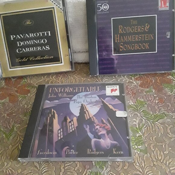 Lot of Three CDs - The Three Tenors, John Williams, Rodgers and Hammerstein - Picture 1 of 5